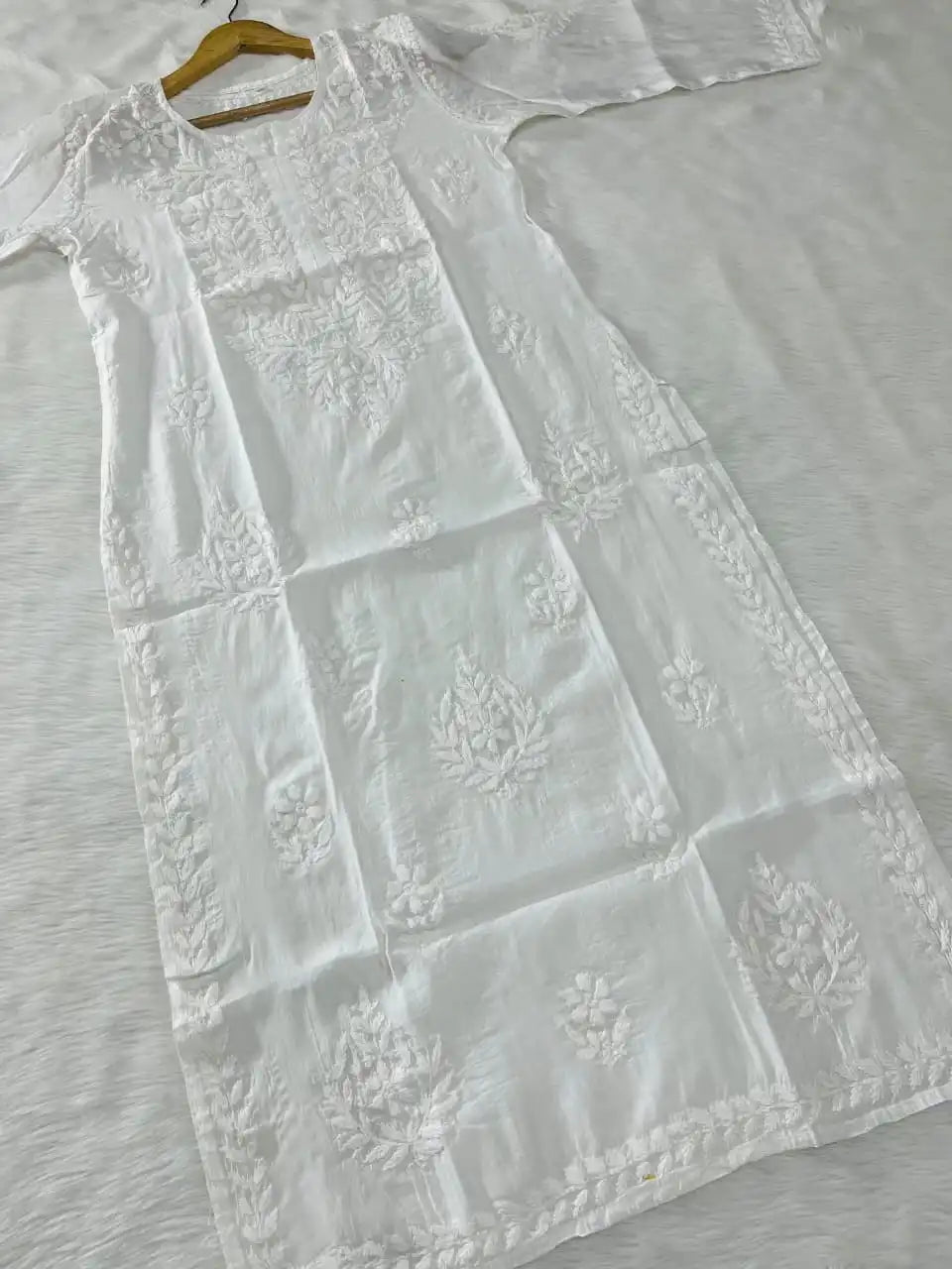 Dharna Ombre Elegance Chikankari Mul Cotton Kurta – White