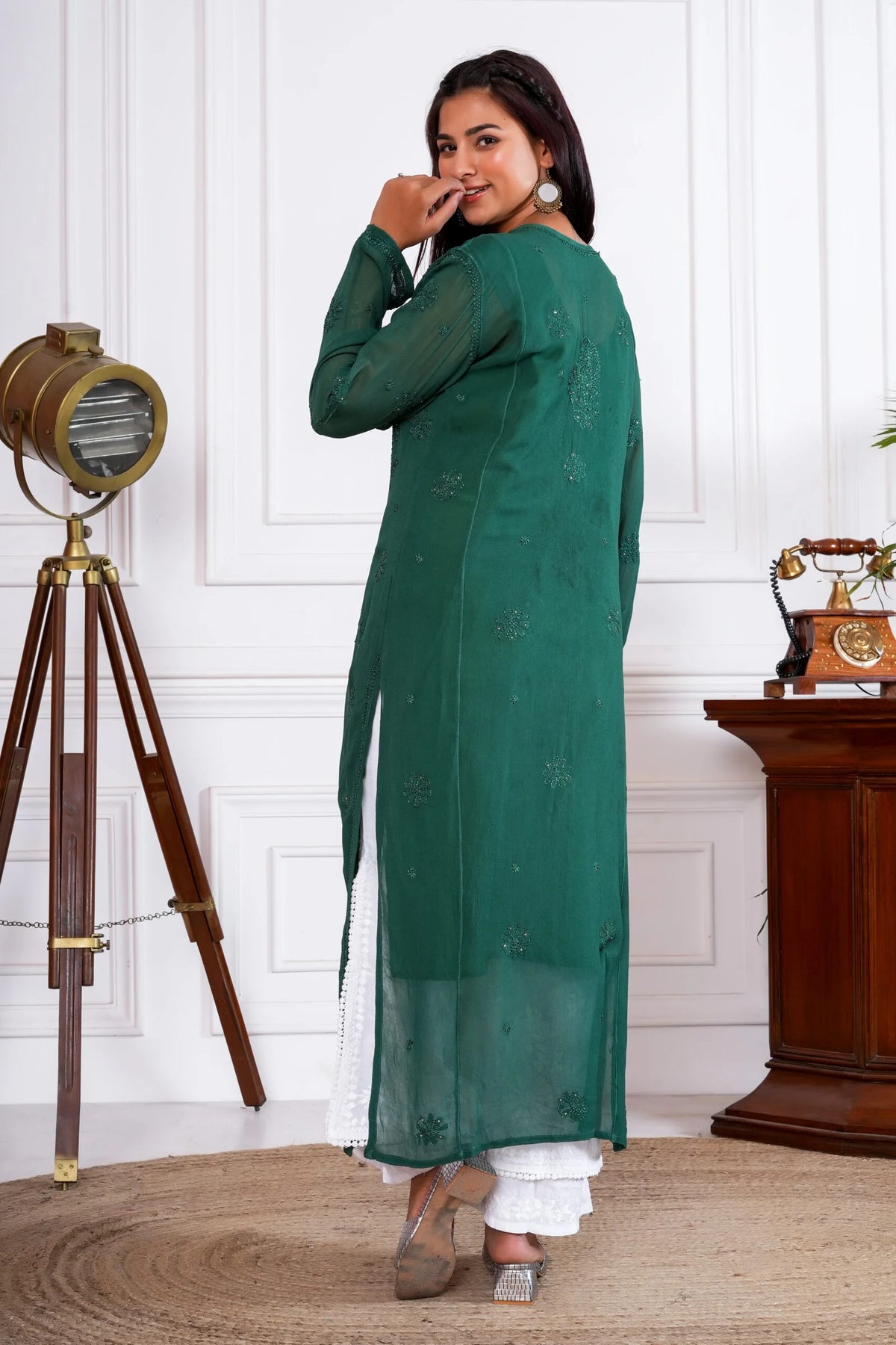 Jashn Viscose Mukaish Chikankari Kurta – Green