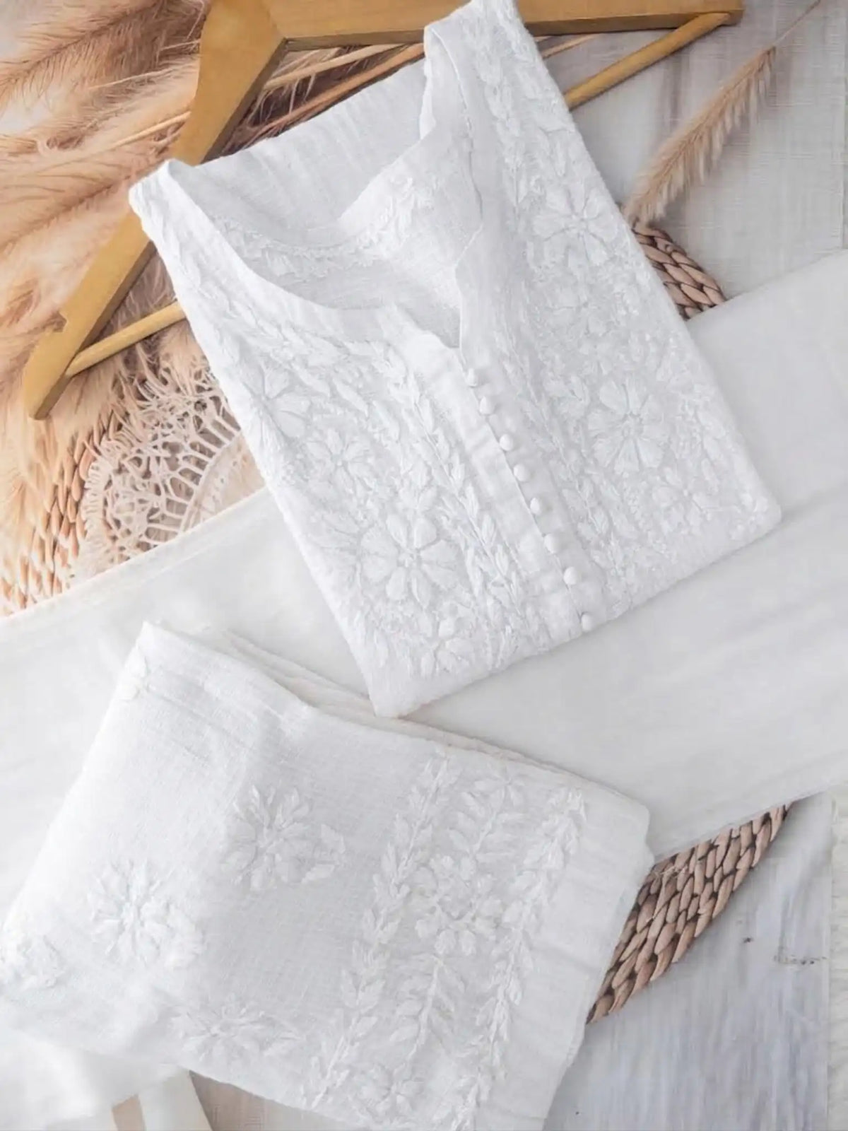 Kora Kota Chikankari Kurta Set With Inner - White