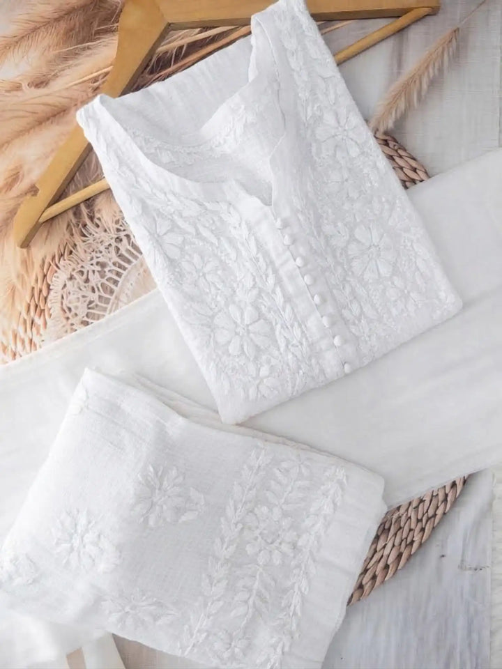 Kora Kota Chikankari Kurta Set With Inner - White