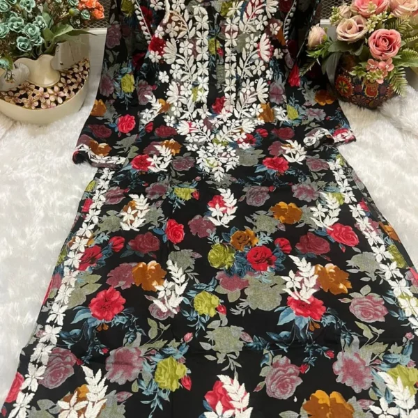 Sara Kurti Black