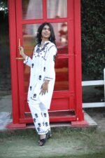 Hansni White Chikankari Set - Image 4